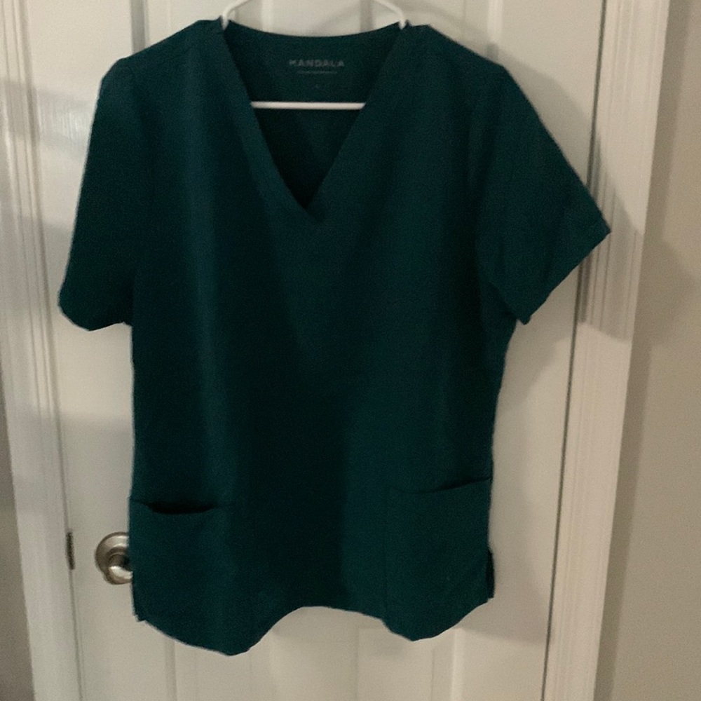 Mandala 6 pocket scrub top, L